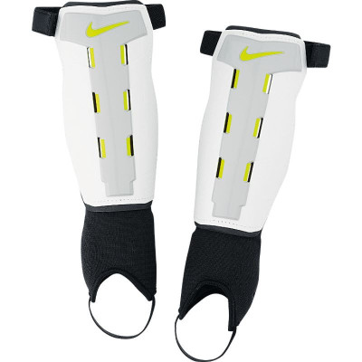 OCHRANIACZE PIŁKARSKIE NIKE CHARGE /SP0258 107