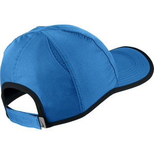 CZAPKA Z DASZKIEM NIKE FEATHERLIGHT CAP niebieska /679421 435