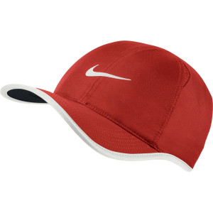 CZAPKA Z DASZKIEM NIKE FEATHERLIGHT CAP czerwona /679421 696