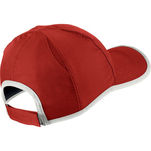 CZAPKA Z DASZKIEM NIKE FEATHERLIGHT CAP czerwona /679421 696